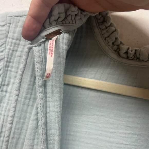 Free people Light Blue Gauze Long Sleeve Babydoll tunic XS Ruffled Neck & Wooden - Picture 2 of 9